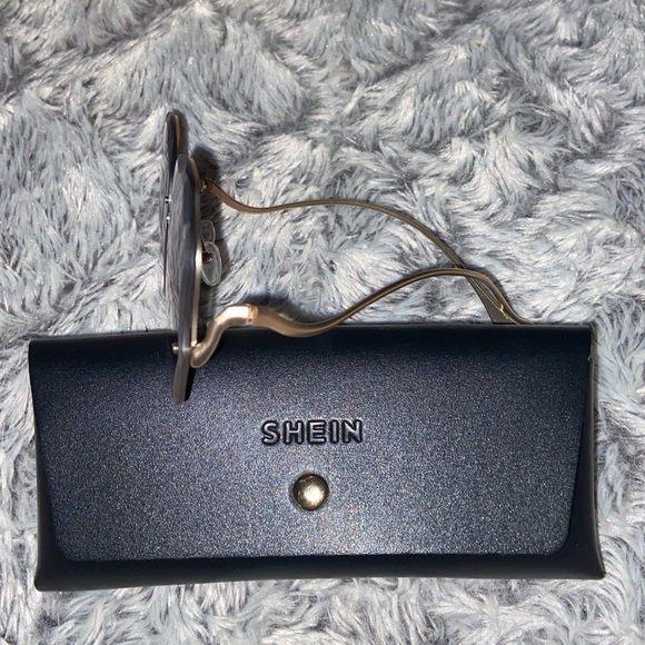 SHEIN sunglasses 🕶️ purple and gold with case - Picture 4 of 7